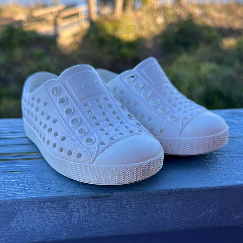 Native
Toddler size 5
Adorable Beach Summer Shoes